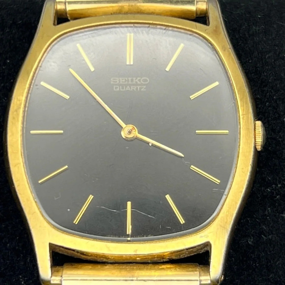 Vintage Seiko  Black and Gold Rectangular Unisex Watch - Picture 6 of 9